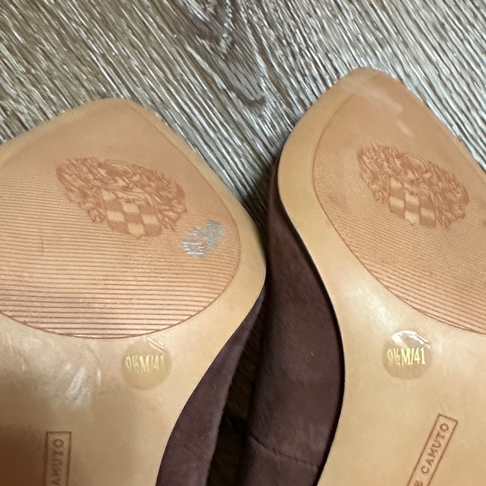 Vince Camuto Brown Suede Heels with Black Trim - Picture 5 of 6